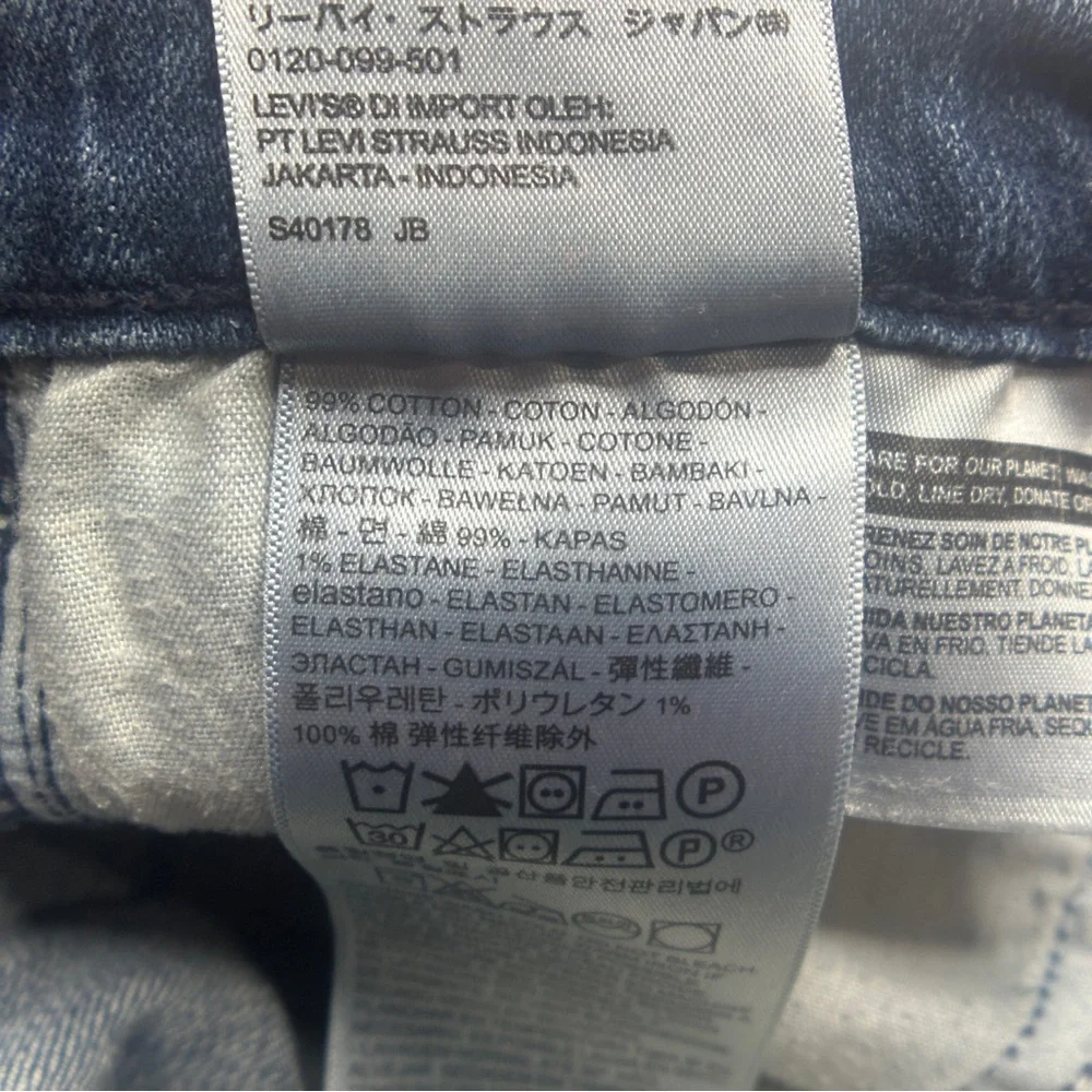 EUC Levi's Women's 505 Straight Leg Blue Jeans size 2